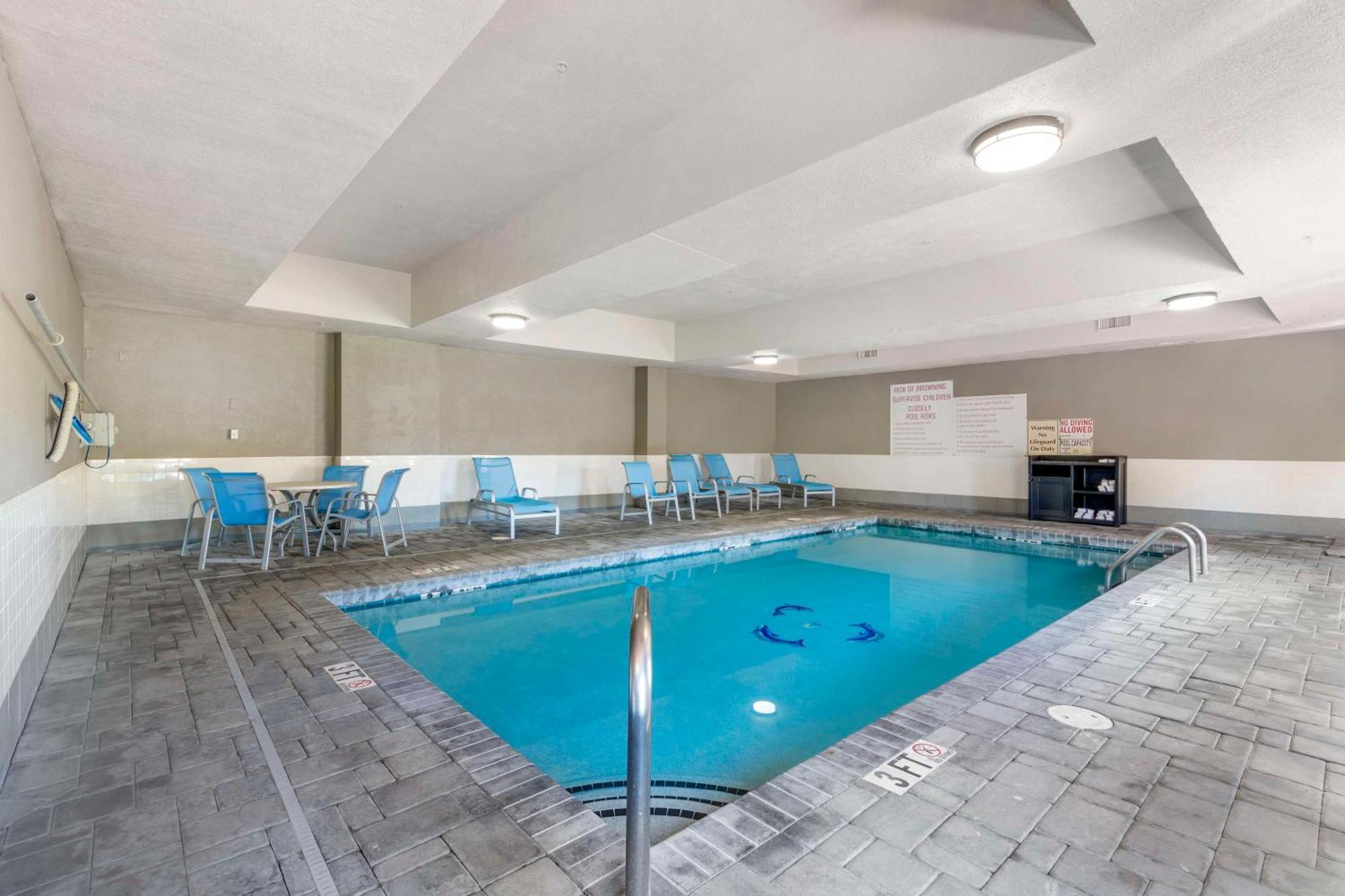 Best Western Savannah Airport Inn & Suites Пуулър Екстериор снимка