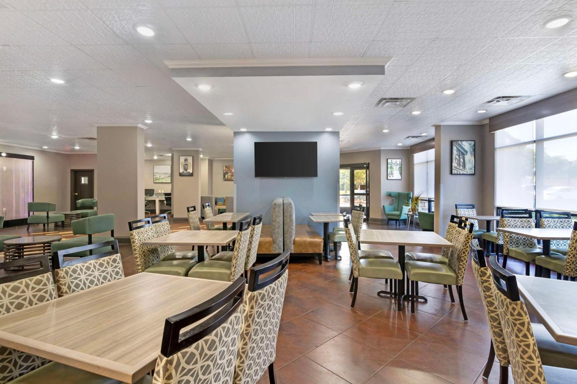 Best Western Savannah Airport Inn & Suites Пуулър Екстериор снимка
