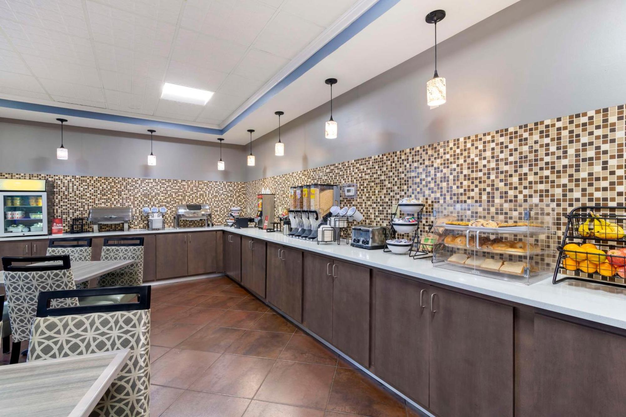 Best Western Savannah Airport Inn & Suites Пуулър Екстериор снимка