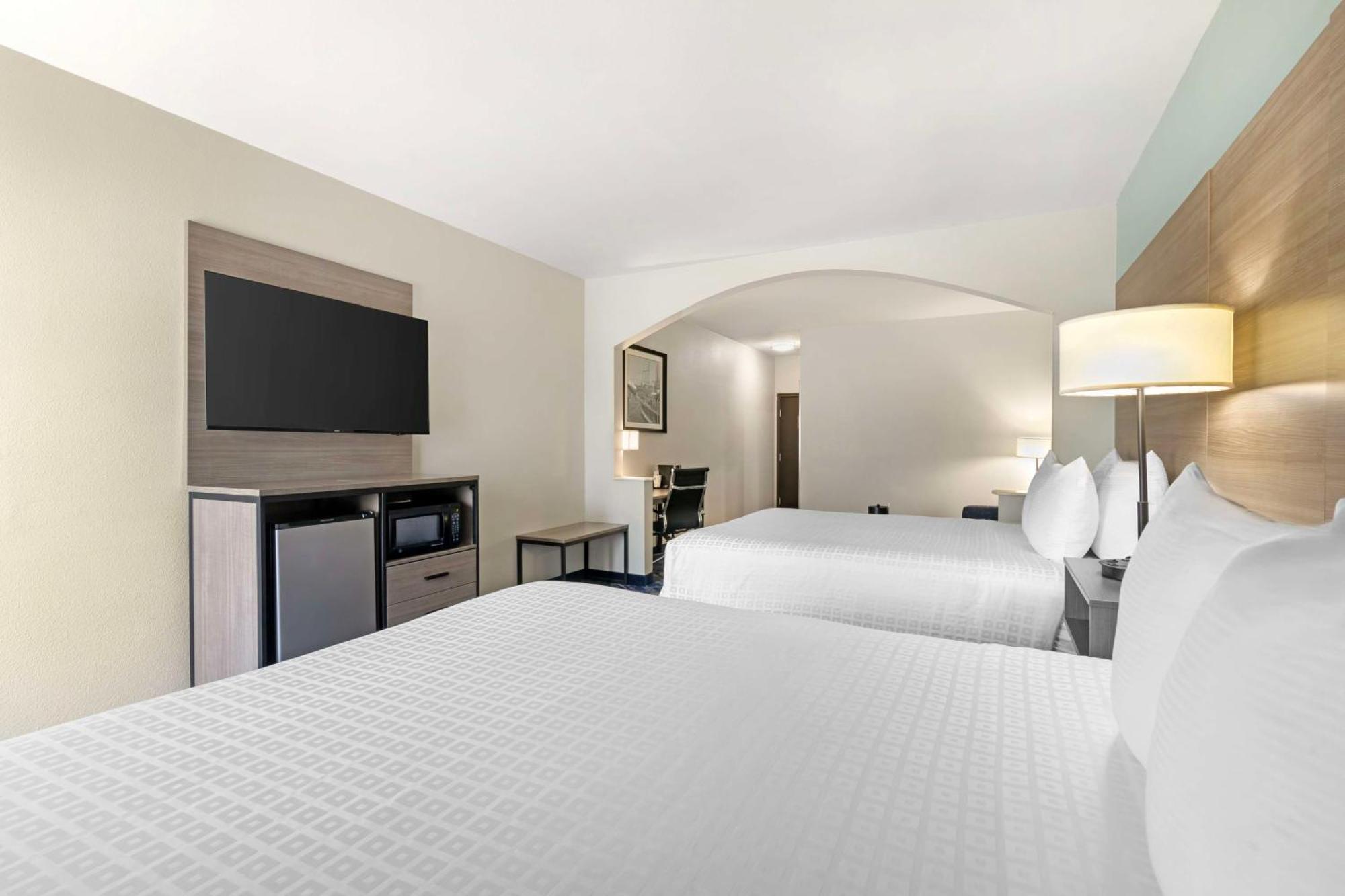 Best Western Savannah Airport Inn & Suites Пуулър Екстериор снимка