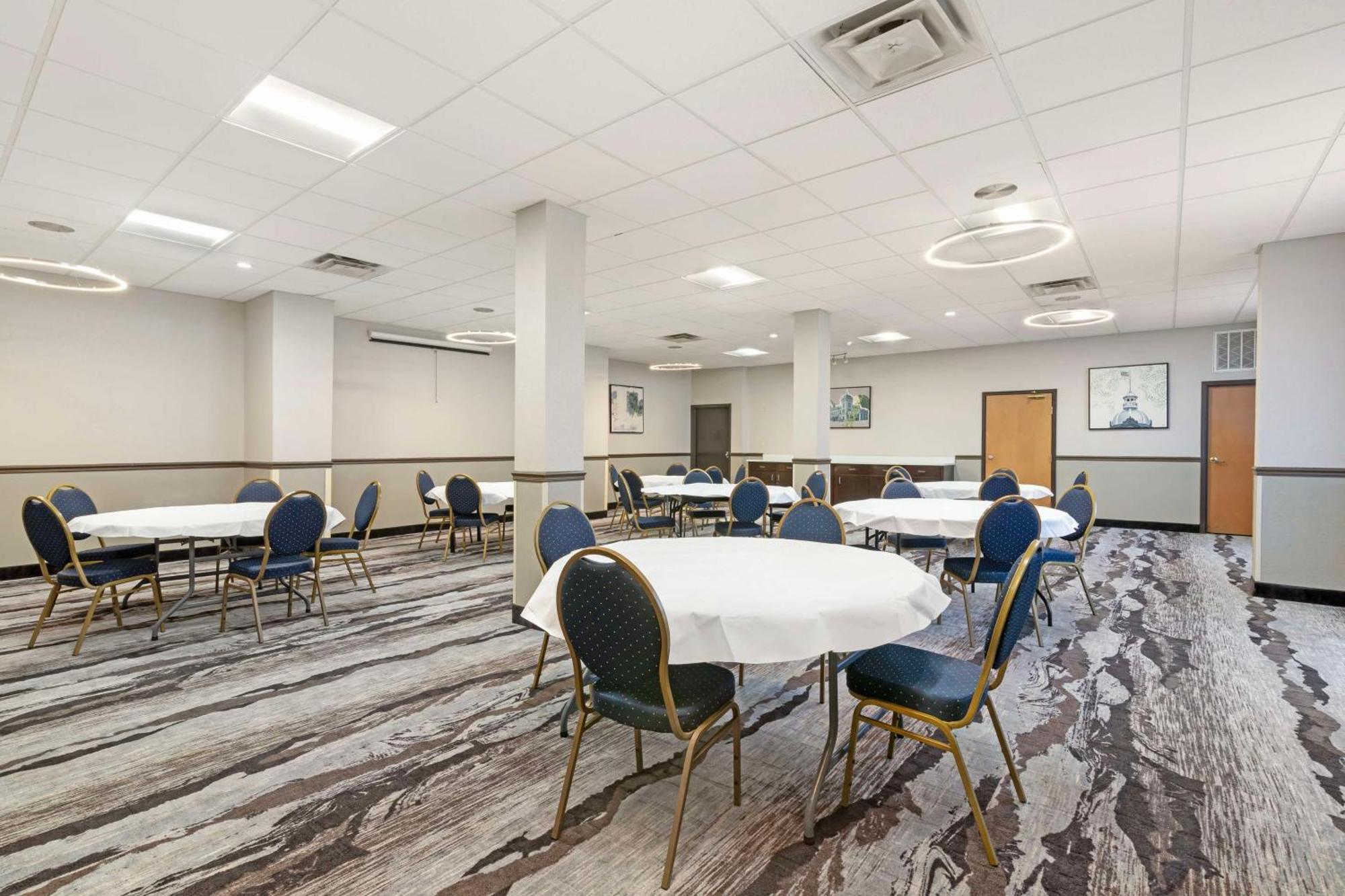 Best Western Savannah Airport Inn & Suites Пуулър Екстериор снимка