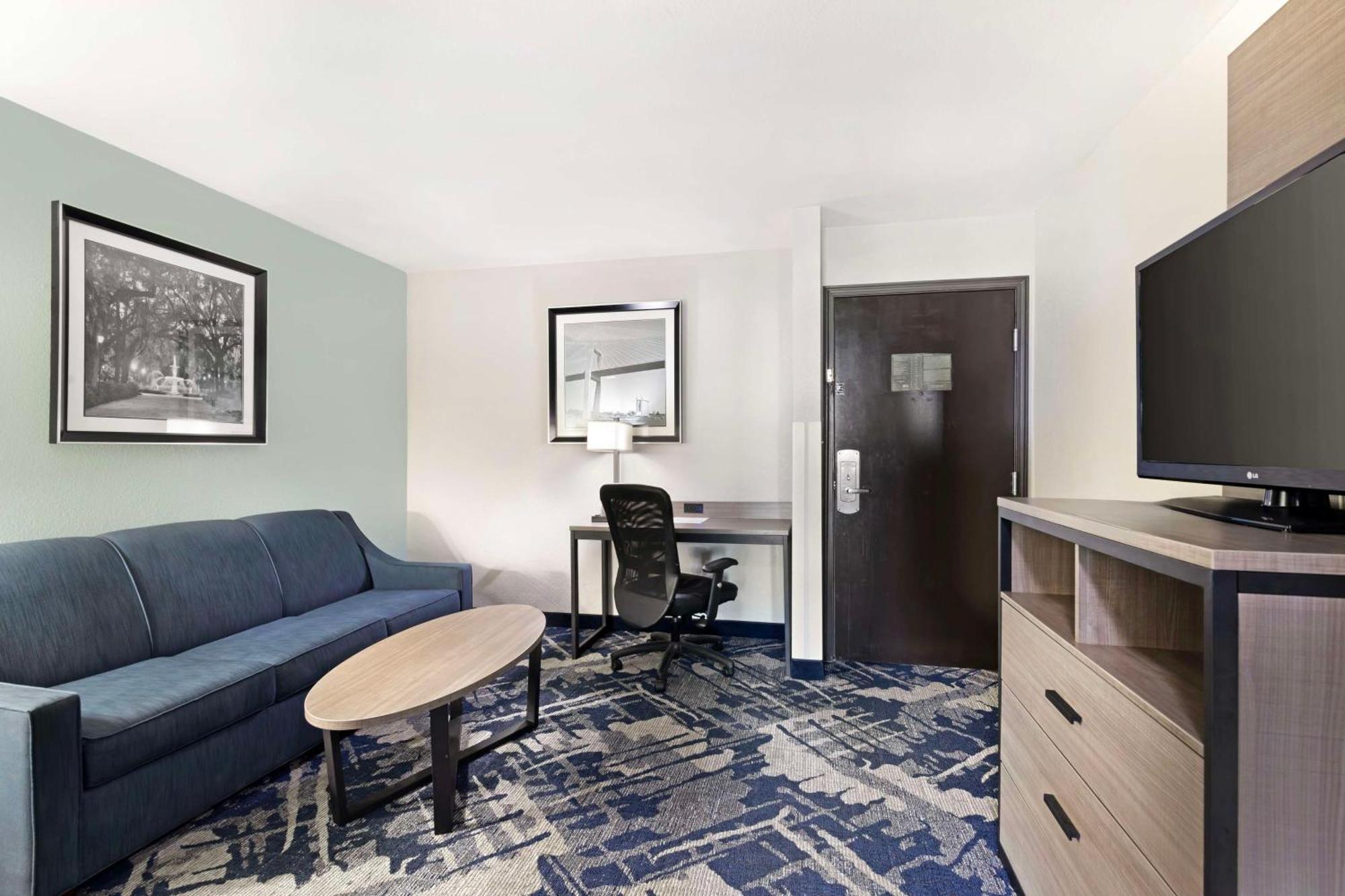 Best Western Savannah Airport Inn & Suites Пуулър Екстериор снимка