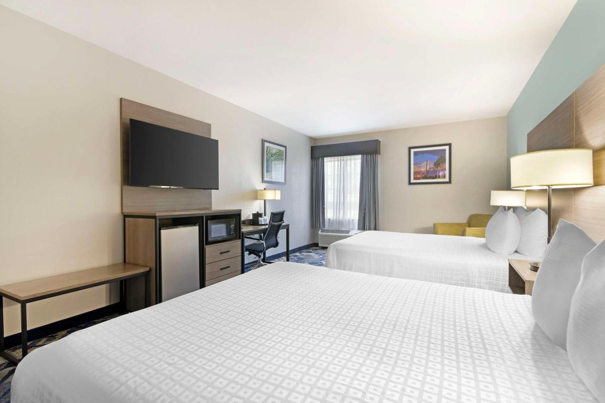 Best Western Savannah Airport Inn & Suites Пуулър Екстериор снимка