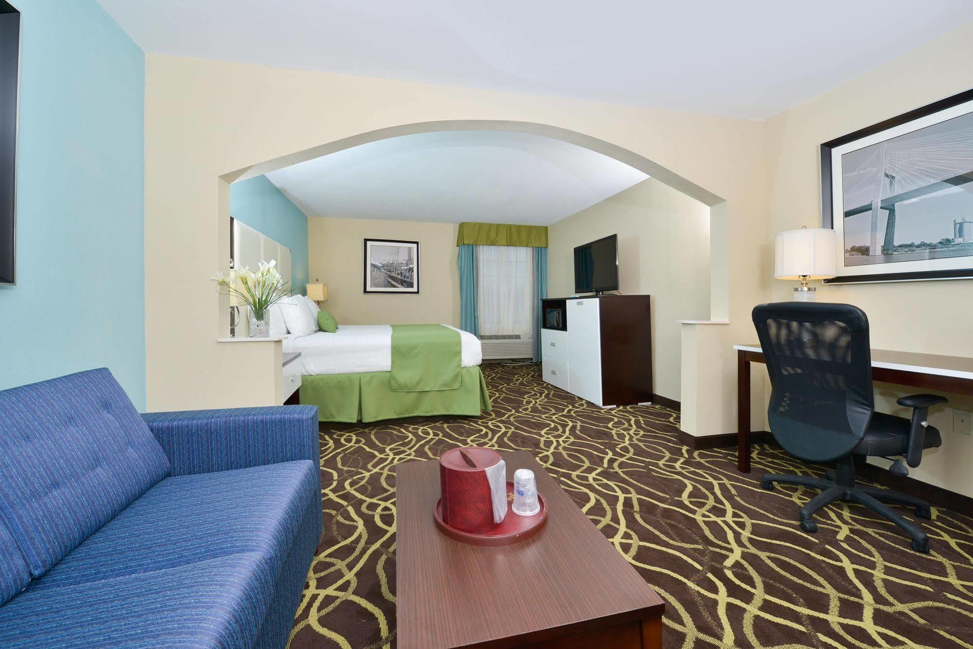 Best Western Savannah Airport Inn & Suites Пуулър Екстериор снимка