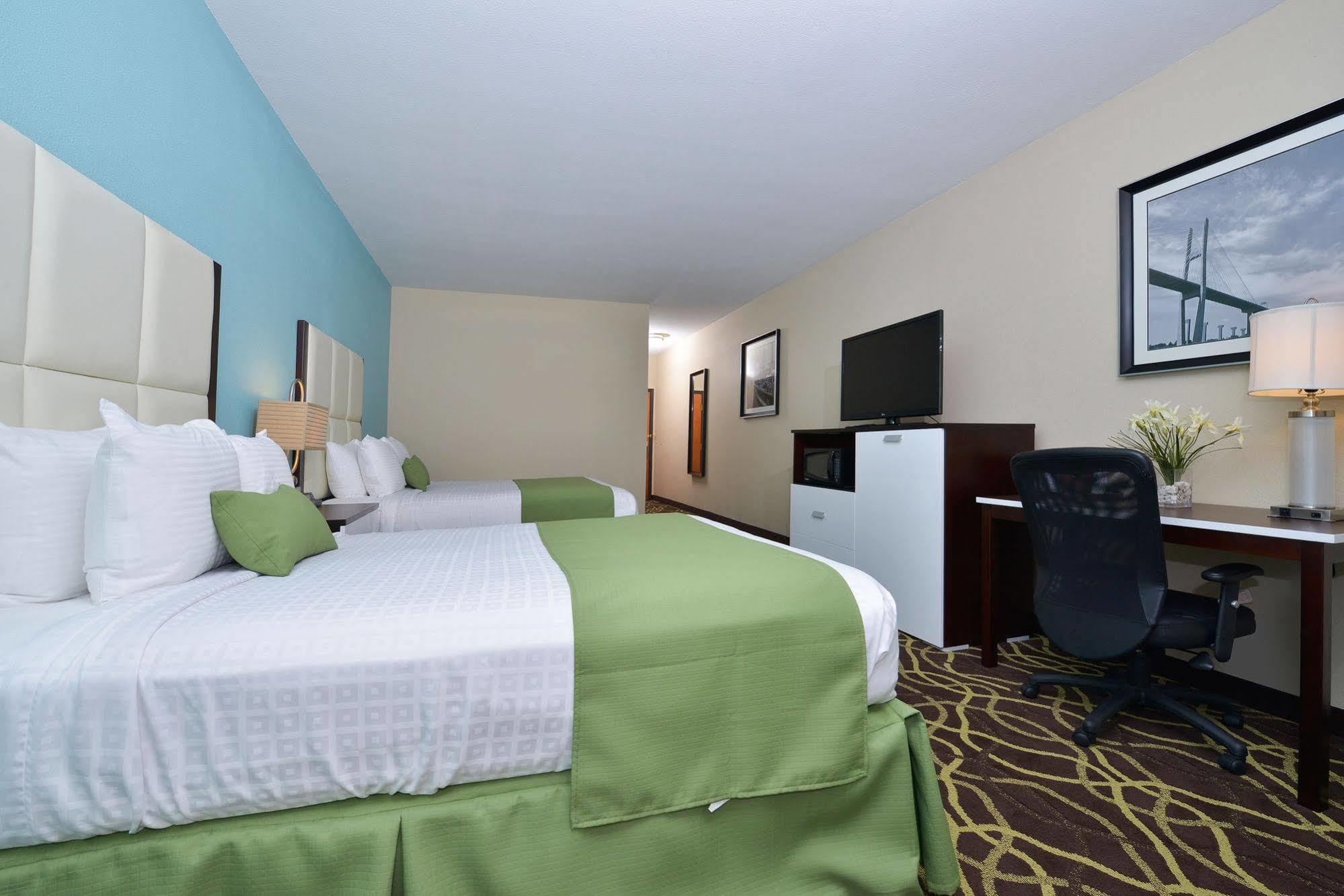 Best Western Savannah Airport Inn & Suites Пуулър Екстериор снимка